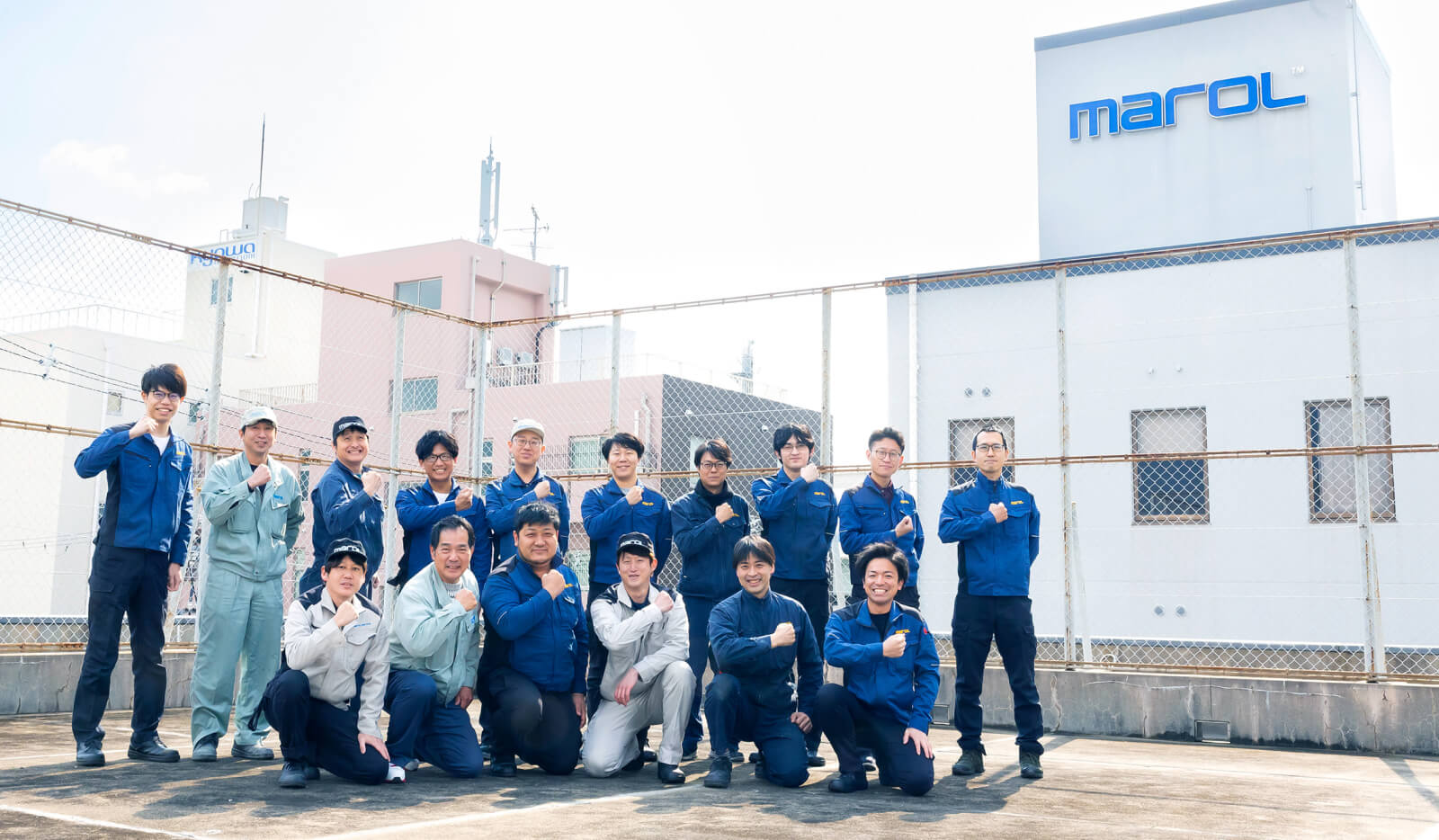 社員の集合写真